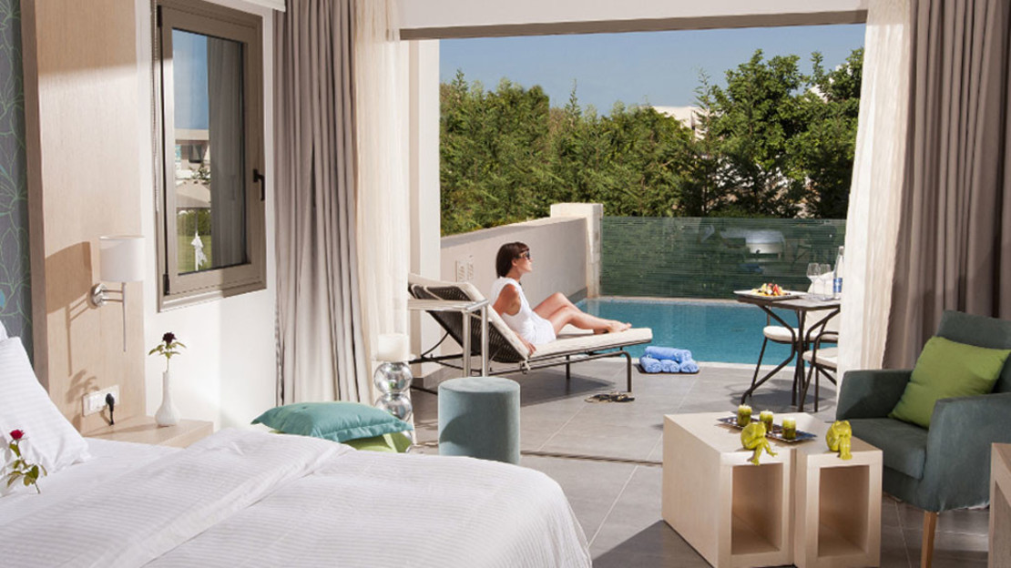  Superior Room with Individual Pool